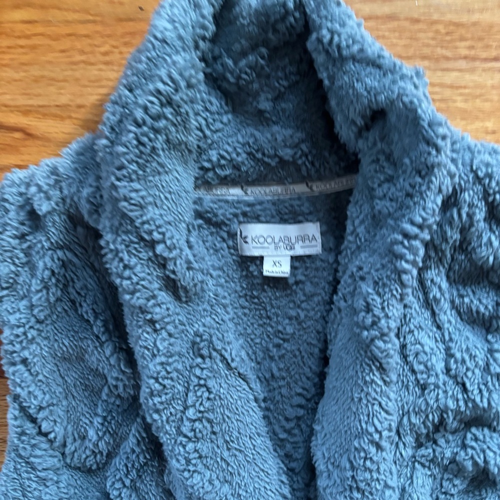 Koolaburra by Ugg Embossed Sherpa Fleece Vest Women’s Sz XS Storm Blue Cabincore - Picture 2 of 8
